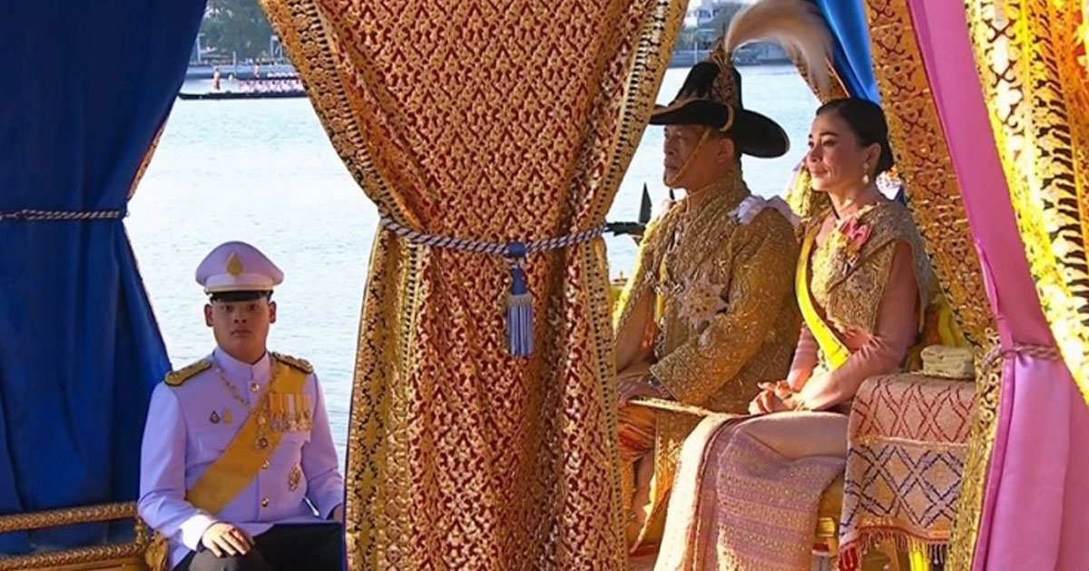 พระบาทสมเด็จพระเจ้าอยู่หัว เสด็จพระราชดำเนินเลียบพระนคร โดยขบวนพยุหยาตราทางชลมารค